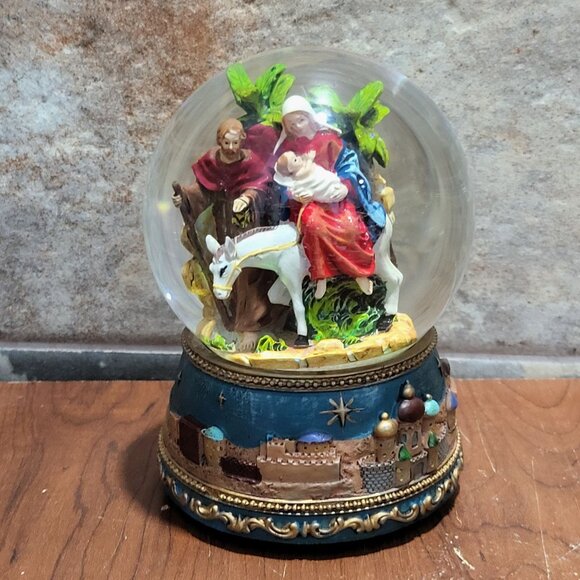 Nativity Scene Water Globe Music Box Plays Silent Night - Picture 1 of 10